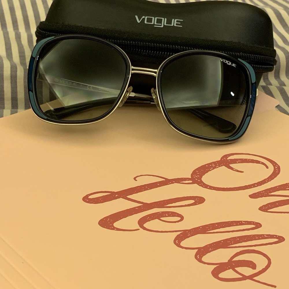 Vogue Oversized Sunnies 🔥🔥